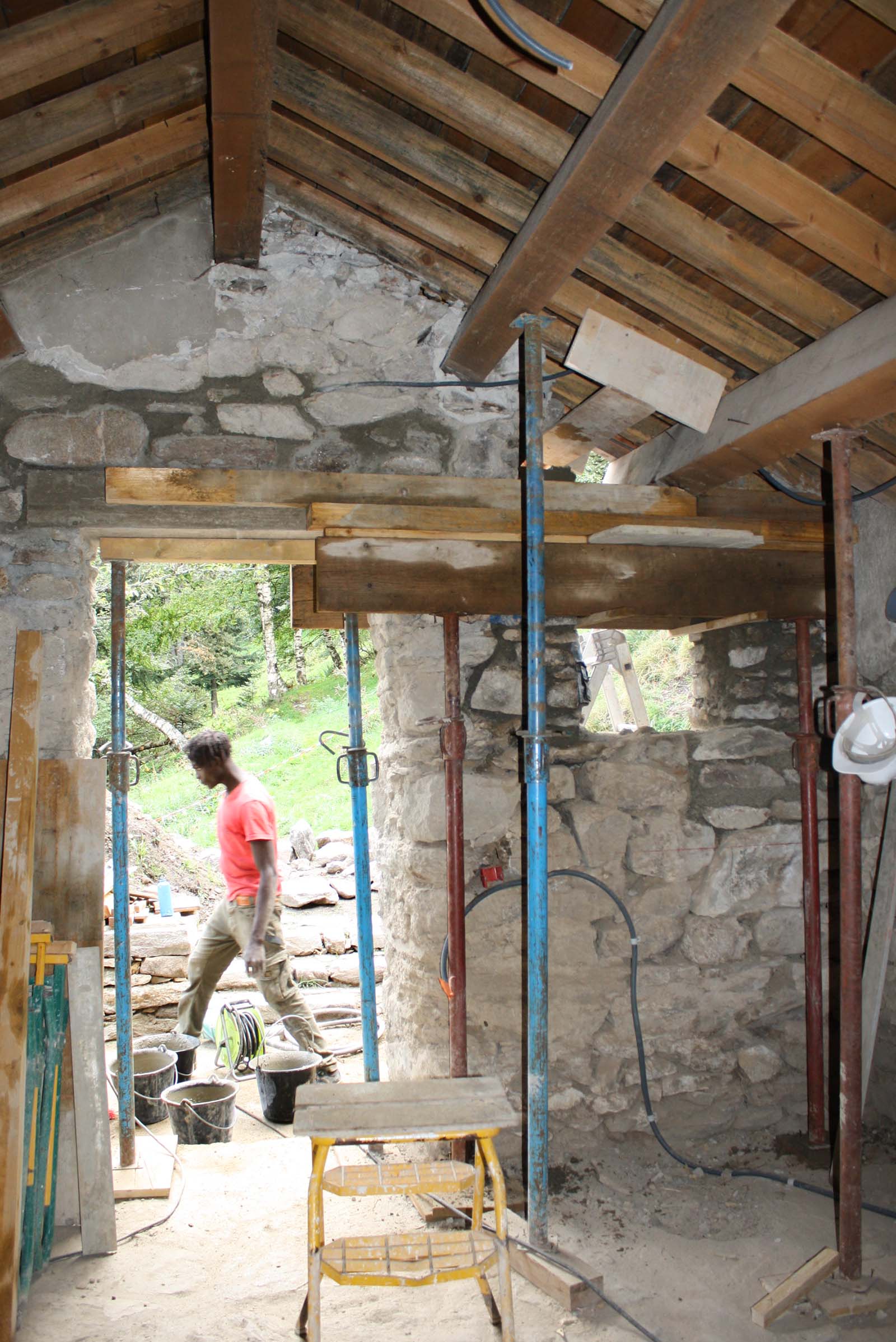 CABANE PASTORALE
DE MARIAILLES GPC_Mariailles/photos/chantier/11.JPG