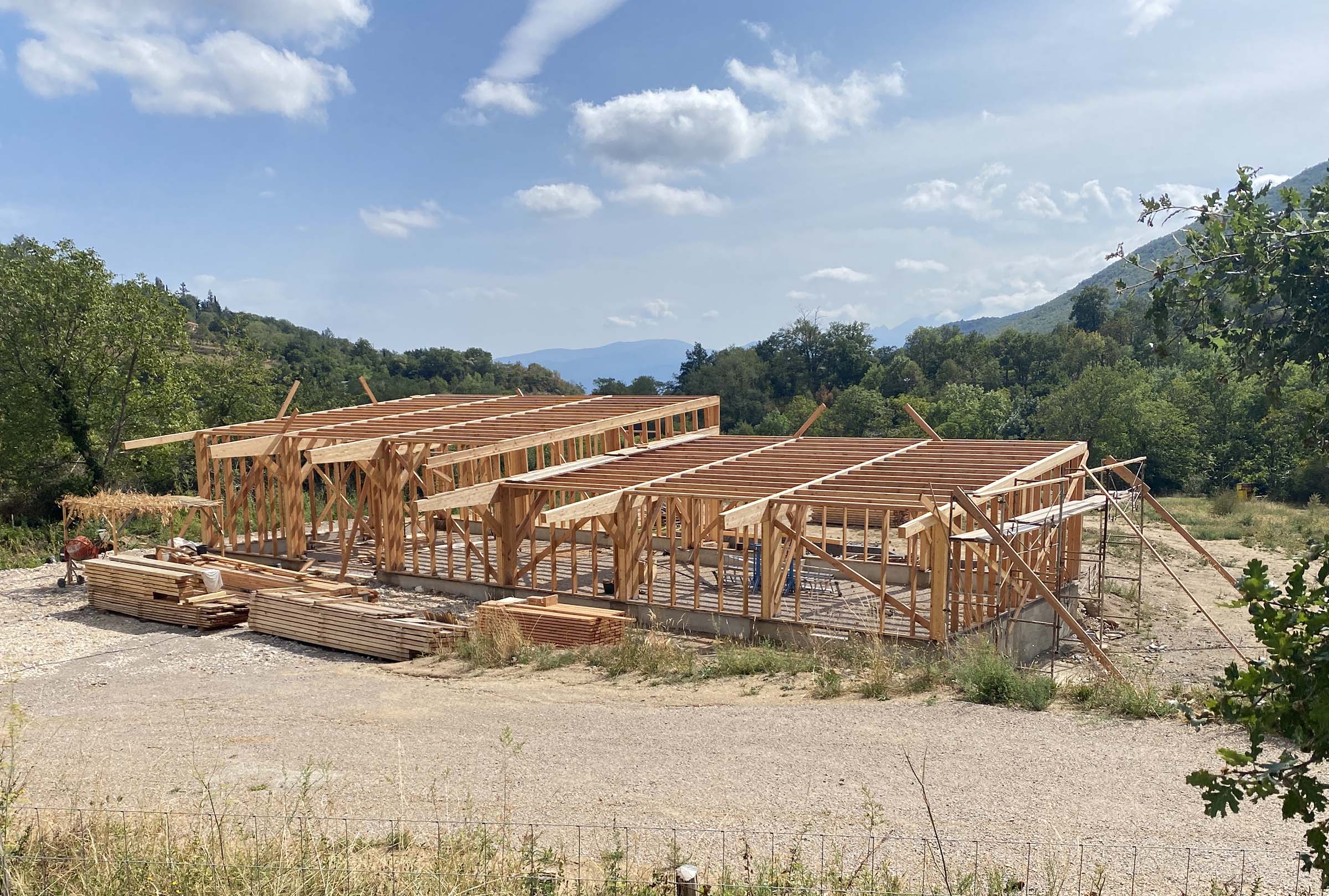 MIELLERIE
LE CHANT DES ABEILLES MCDA_Mosset/photos/chantier/01.jpg