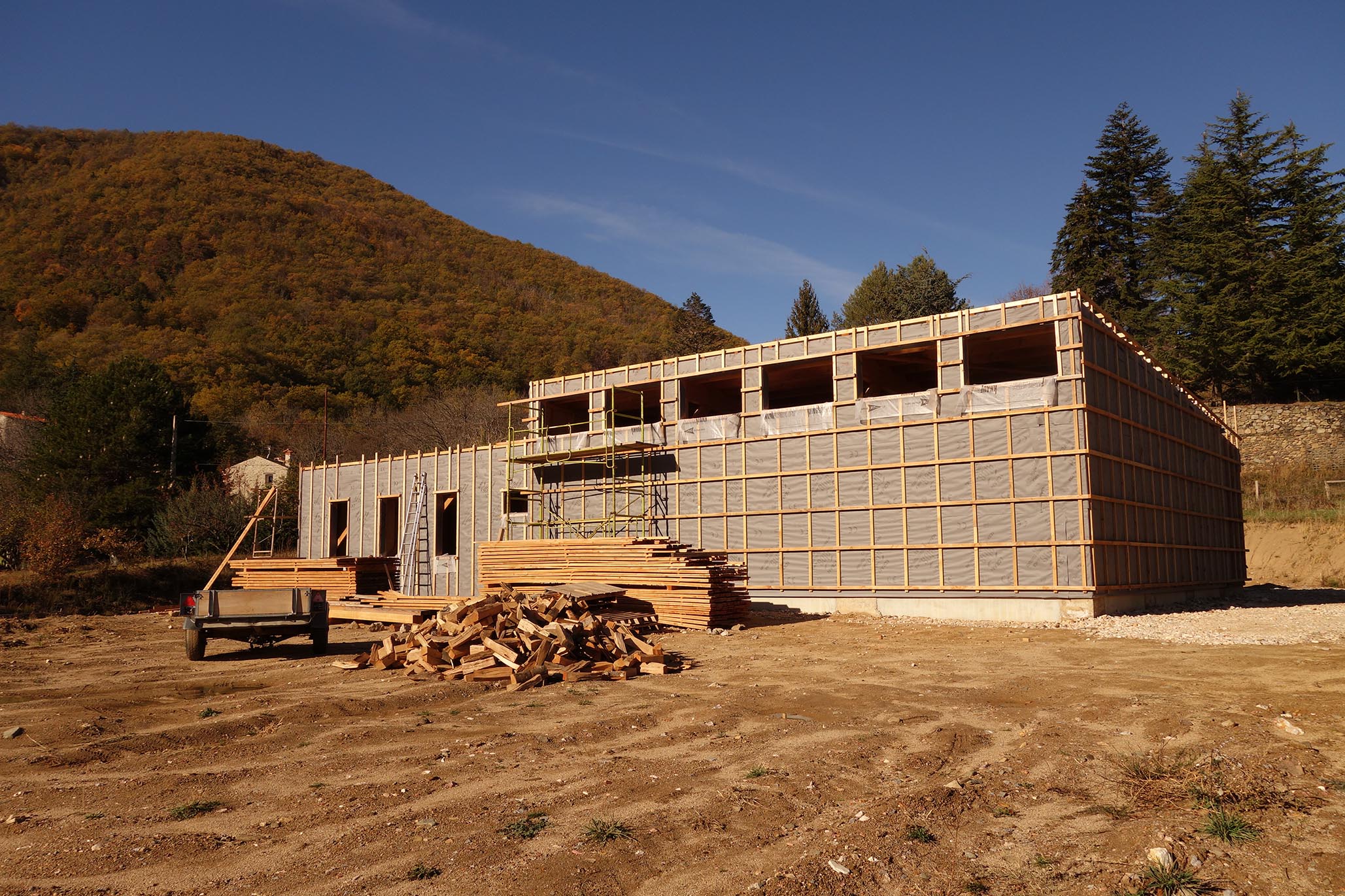 MIELLERIE
LE CHANT DES ABEILLES MCDA_Mosset/photos/chantier/03.jpg