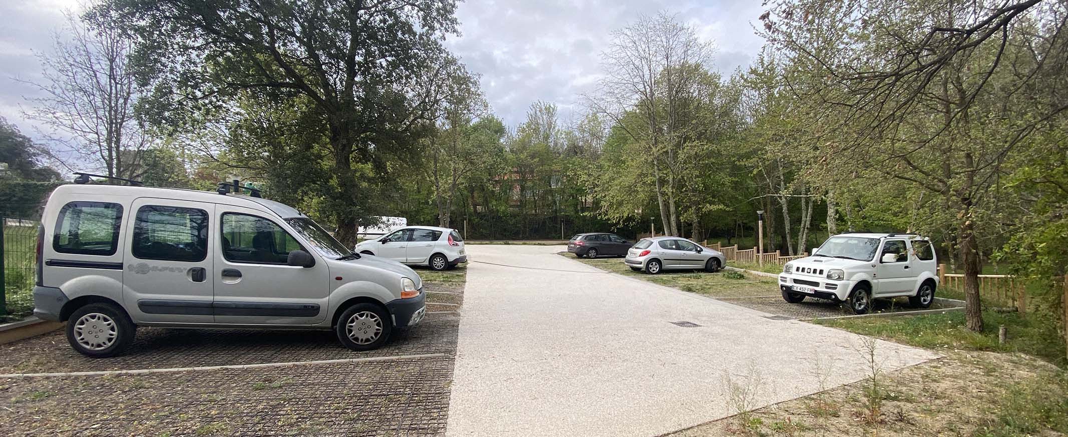 AIRE
DE STATIONNEMENT PARKING_Calmeilles/photos/05.jpg